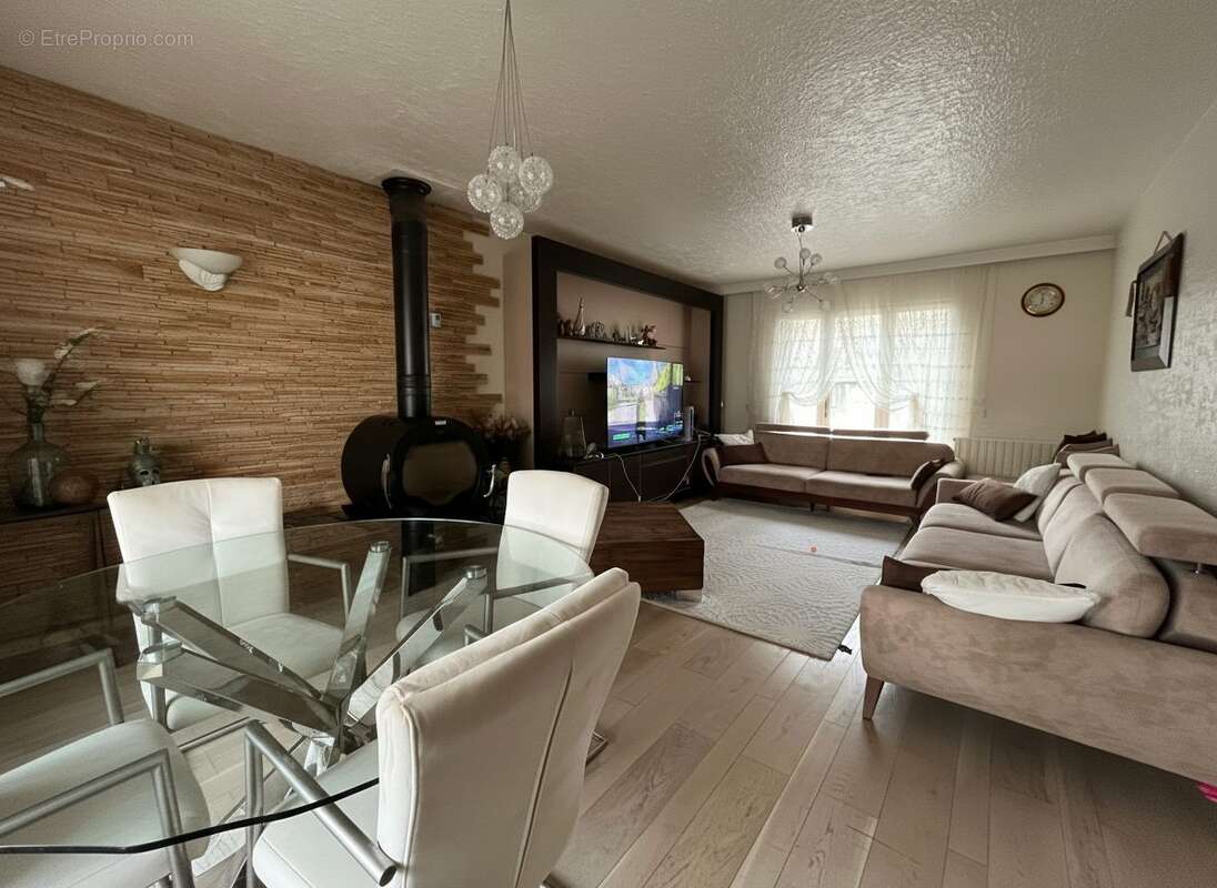 Maison à MONTLIGNON