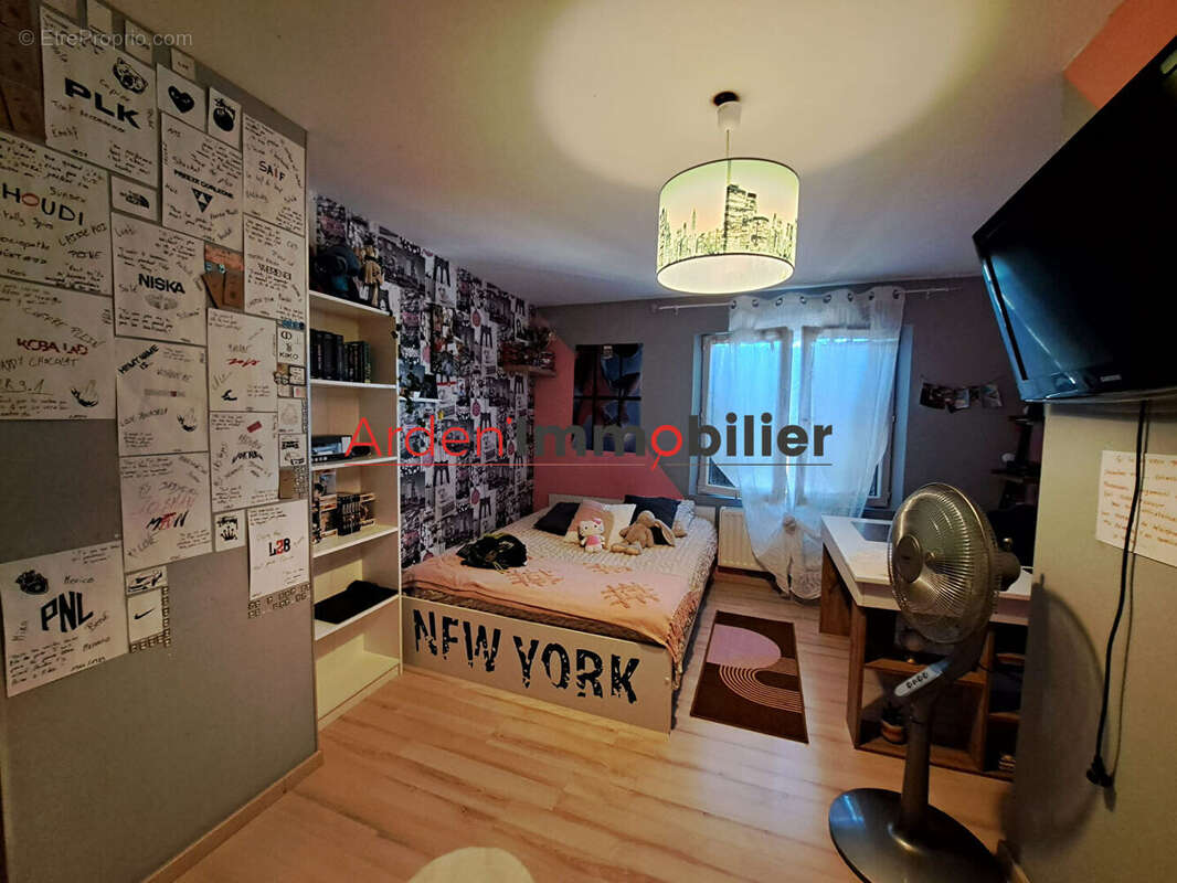 Maison 9 pièces à vendre à Chappes - 173,60 m² sur terrain de 680 m² - photo 5