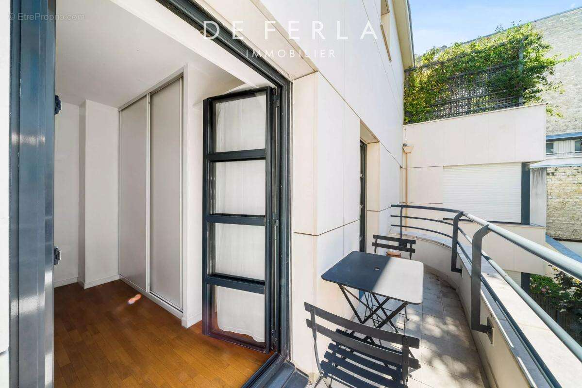 Appartement à PARIS-14E