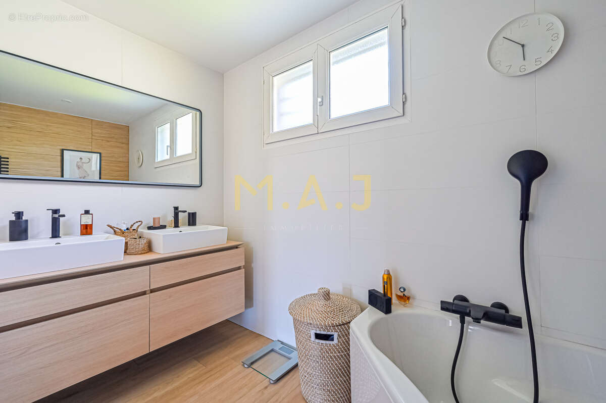 Maison à LE PERREUX-SUR-MARNE