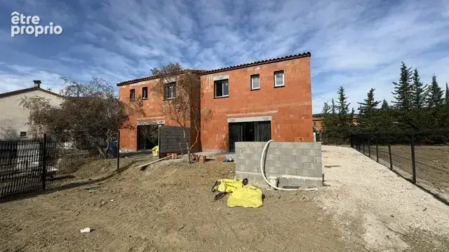 Maison à SAINT-JULIEN-LES-ROSIERS