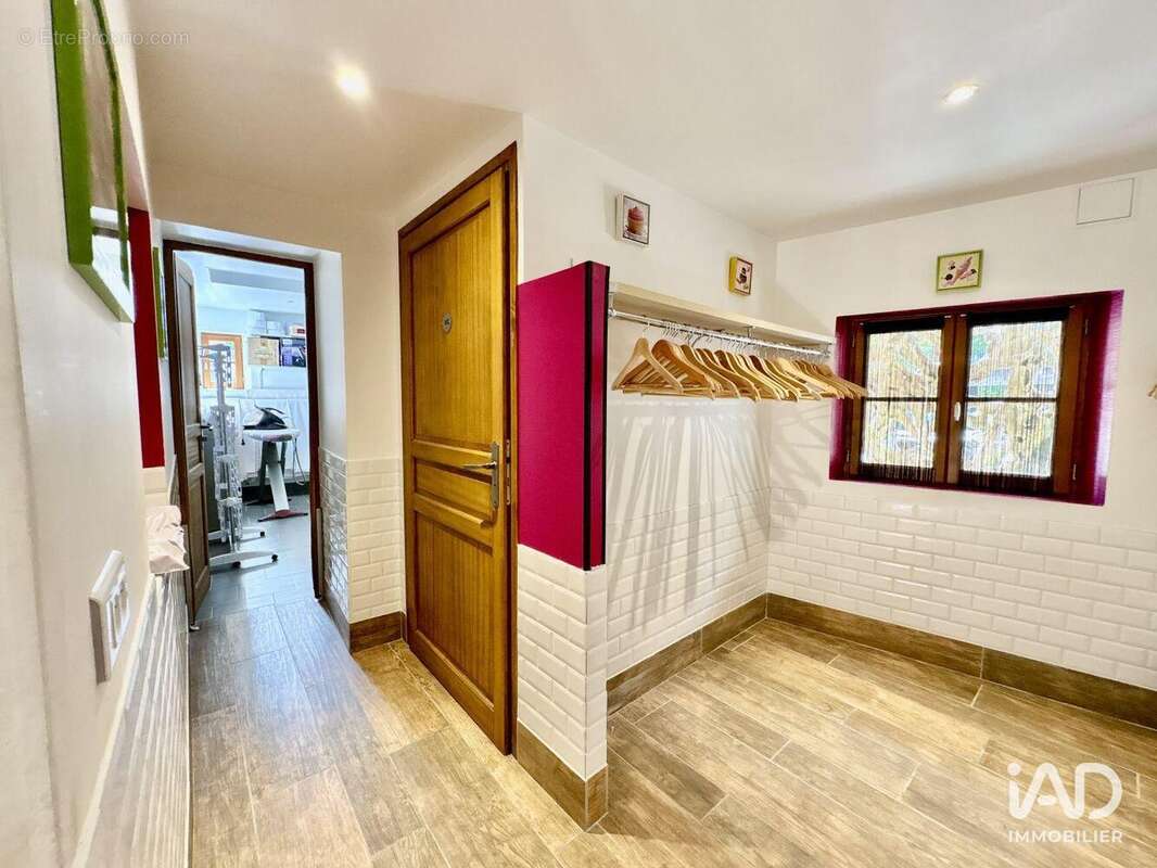 Photo 9 - Commerce à VARENNES-JARCY