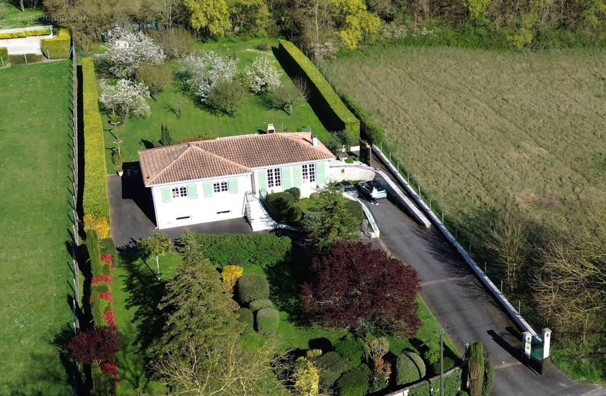 Maison à SAINT-AMANT-DE-BOIXE