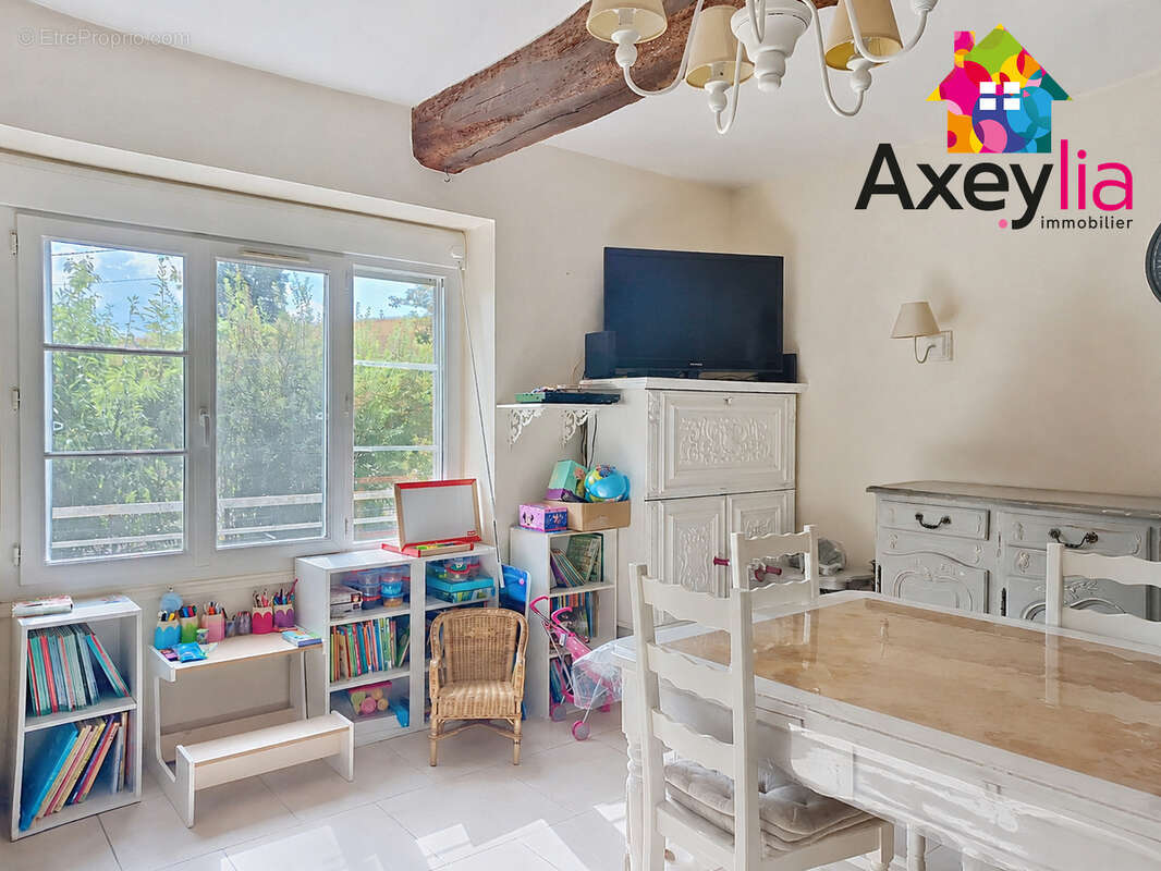À vendre - charlieu - maison avec terrain et 5 chambres - photo 2
