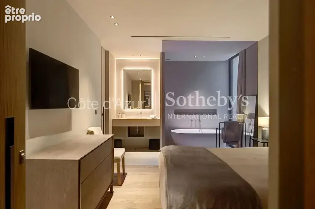Vallauris, villa d'architecte contemporaine de 433 m² avec cinq suites, piscine miroir - photo 16