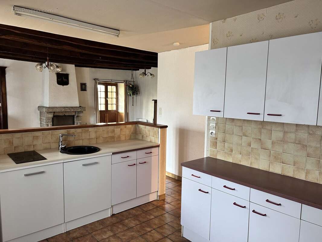 Maison à SAINT-ETIENNE-DU-GUE-DE-L&#039;ISLE