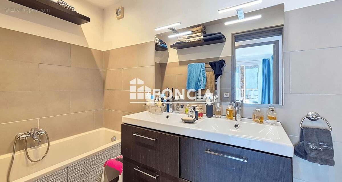 Appartement à COGOLIN