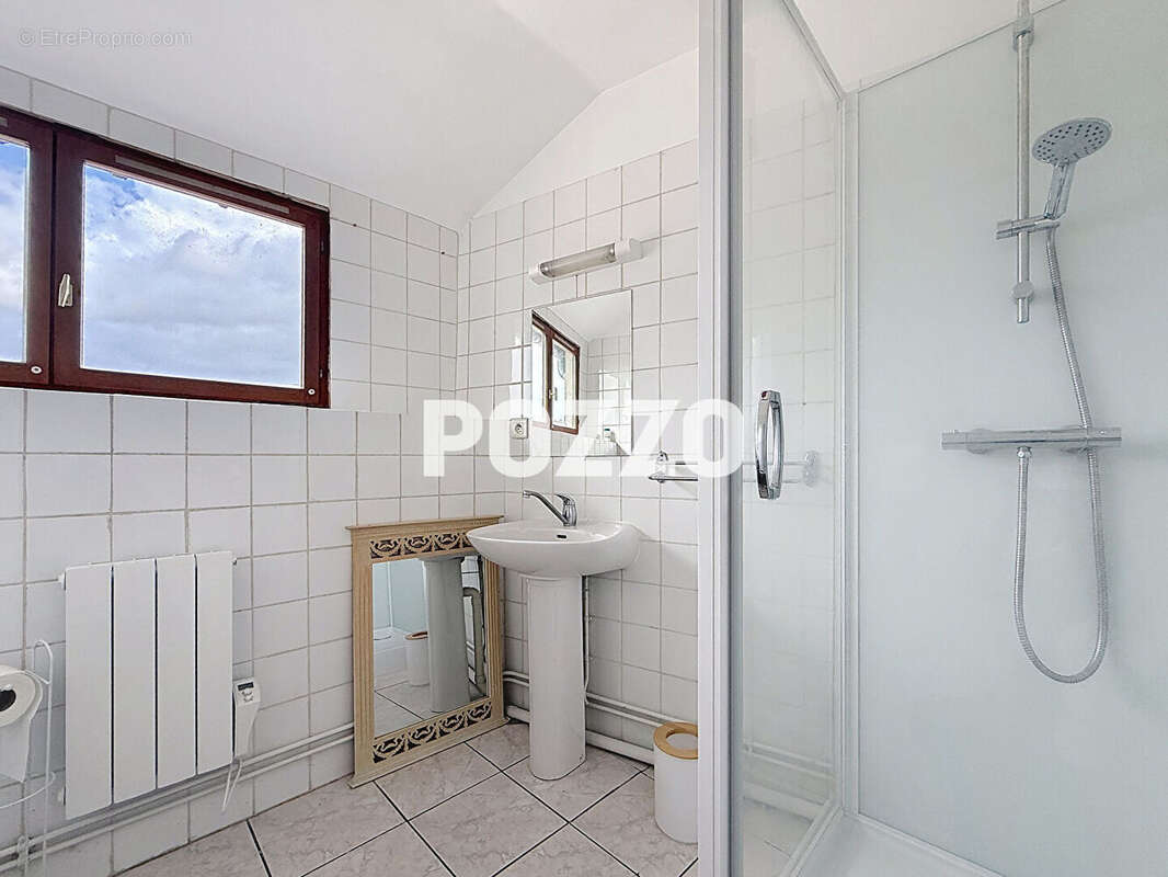 Maison à LA RIVIERE-SAINT-SAUVEUR