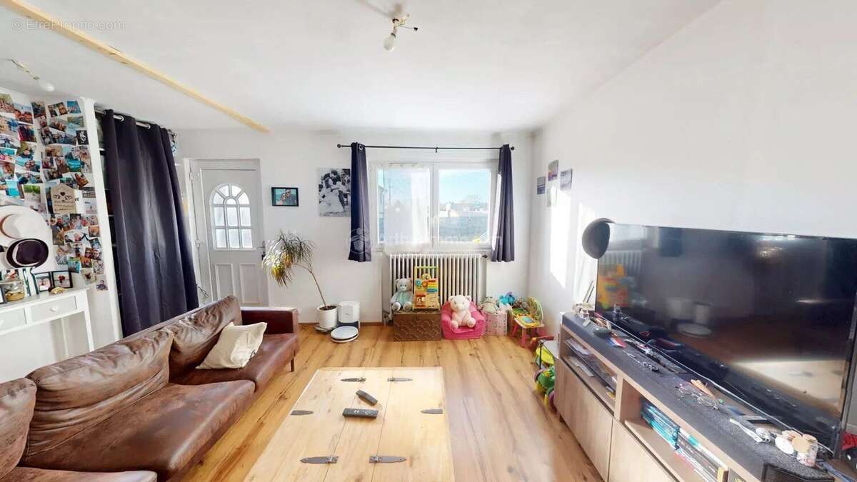 Maison à SAINT-JEAN-DE-BOURNAY