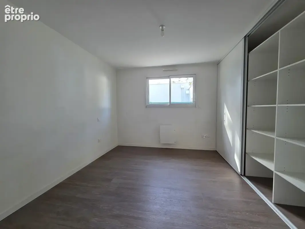 3 chambres + garage sur un beau terrain boisé de 800 m2 - photo 6