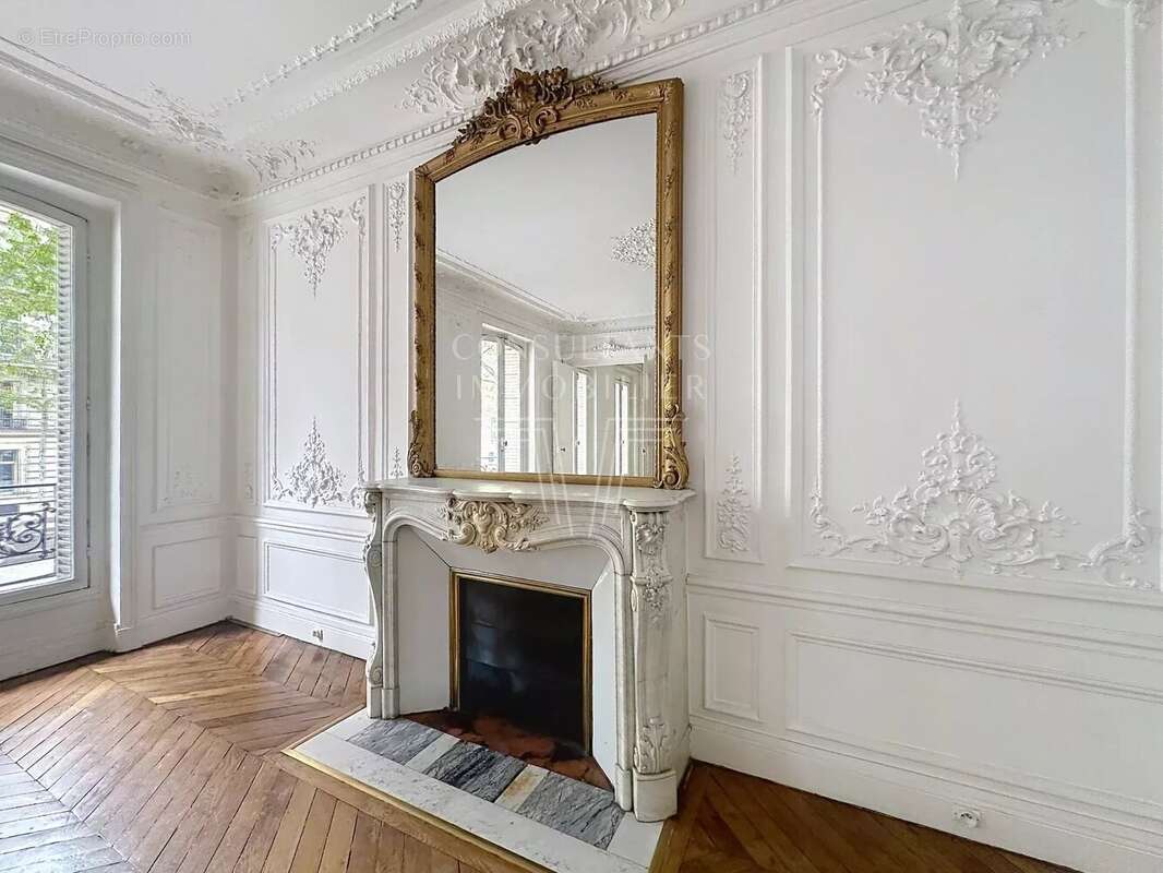 Appartement à PARIS-8E
