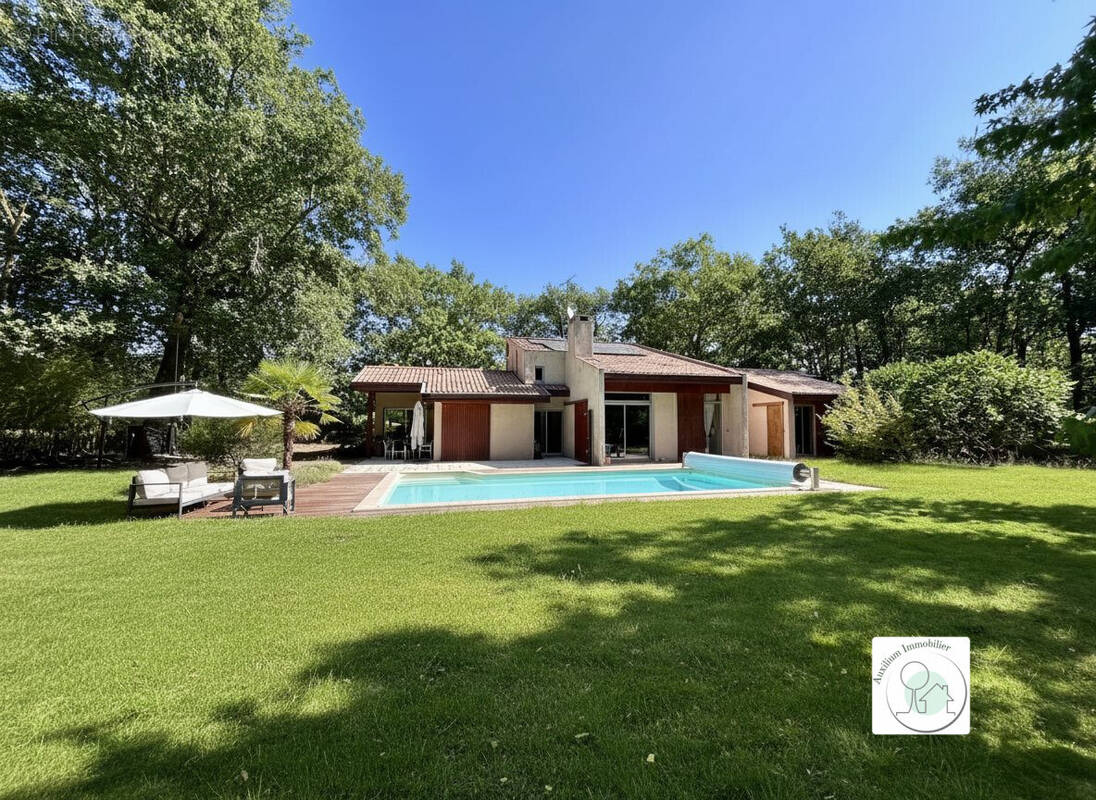 Maison 230 m² à Pugnac  - photo 1
