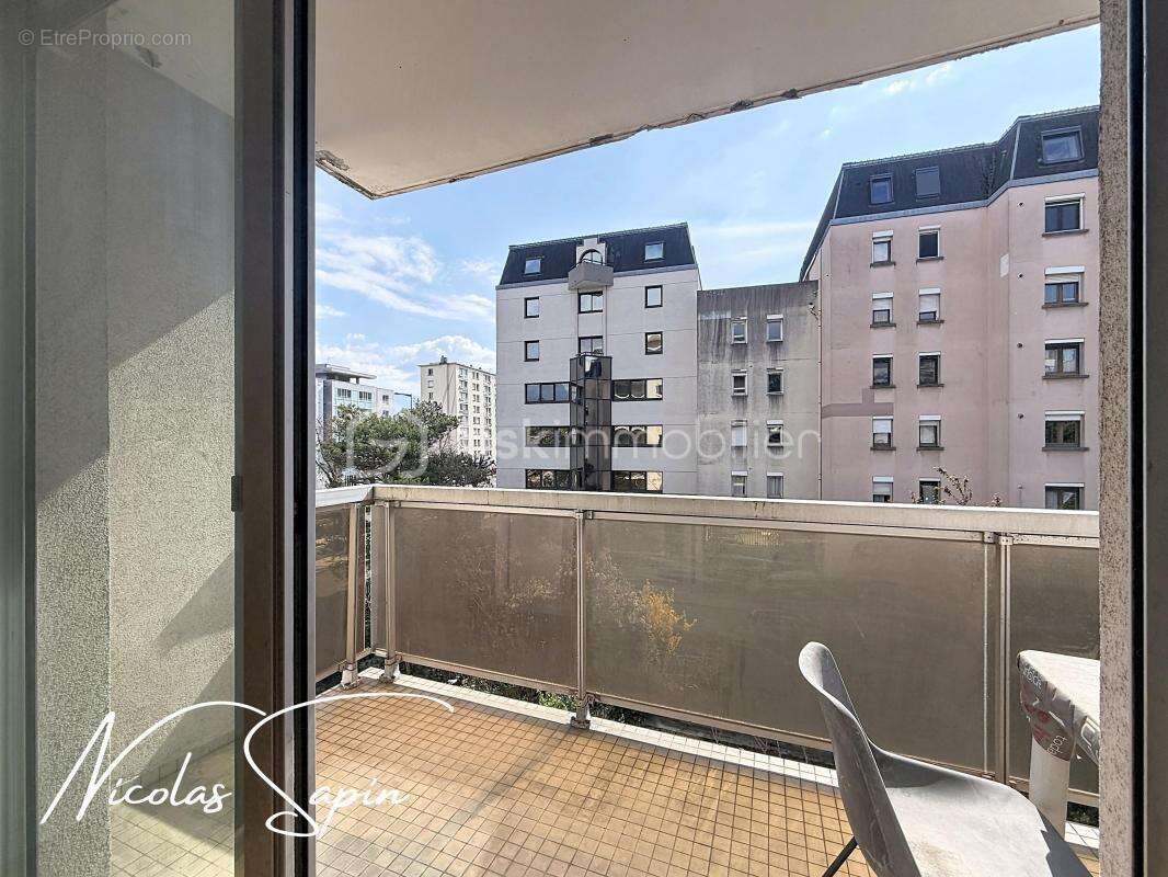 studio avec balcon et place de parking - photo 5