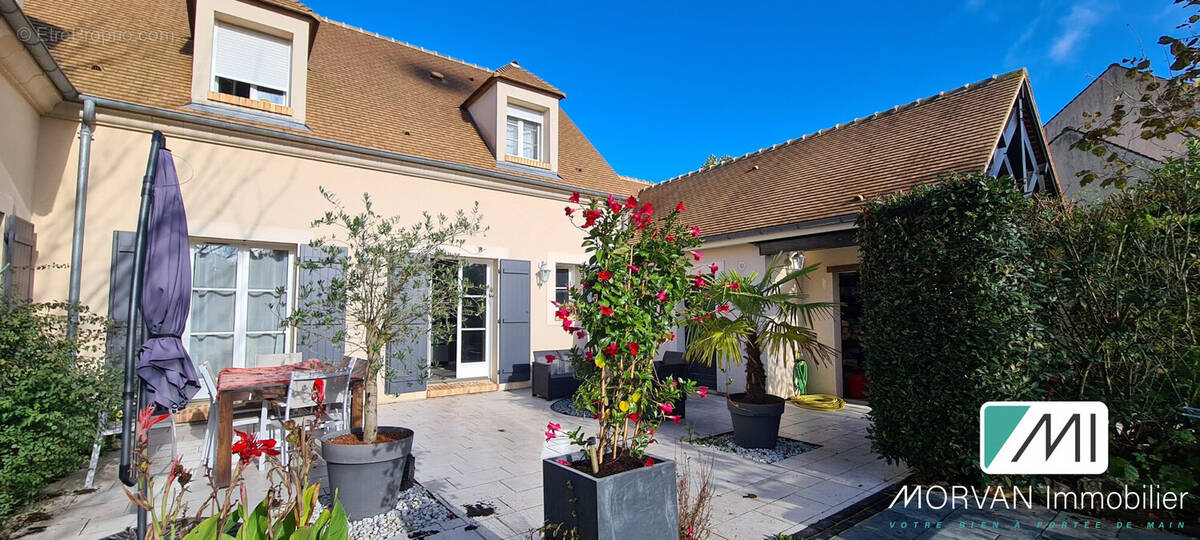 Maison à LA CELLE-LES-BORDES