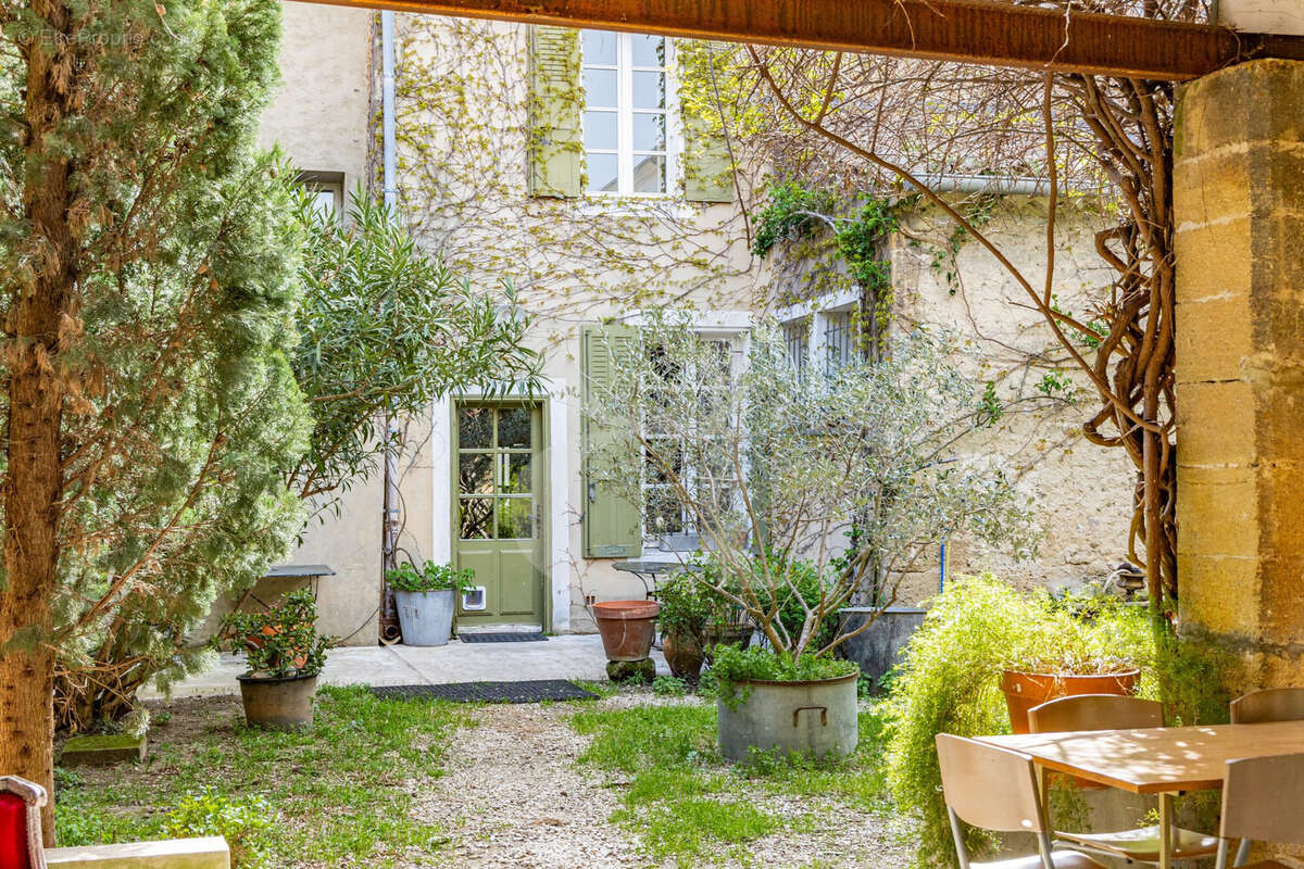 Maison à SAINTE-CECILE-LES-VIGNES