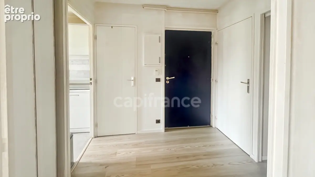LE HAILLAN - Spacieux T3 lumineux de 72 m² en rez-de-chaussée avec jardinet à jouissance exclusive, accès indépendant, cellier e - photo 5