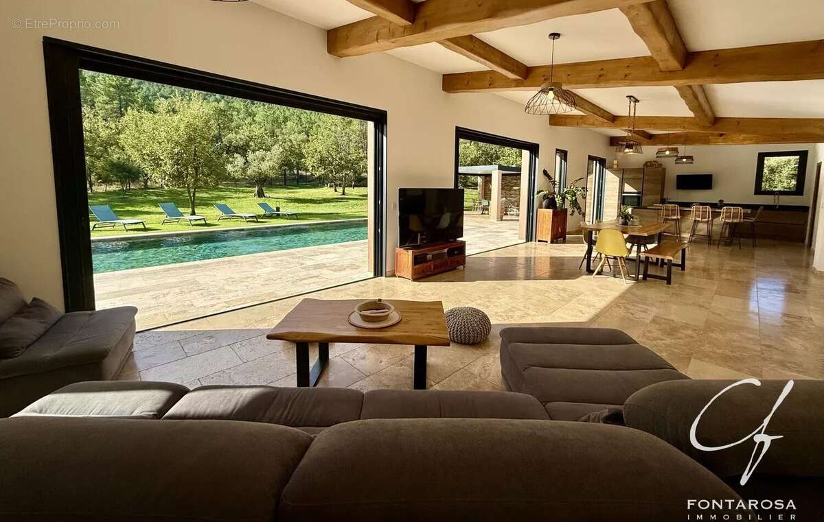 Maison à BAGNOLS-EN-FORET