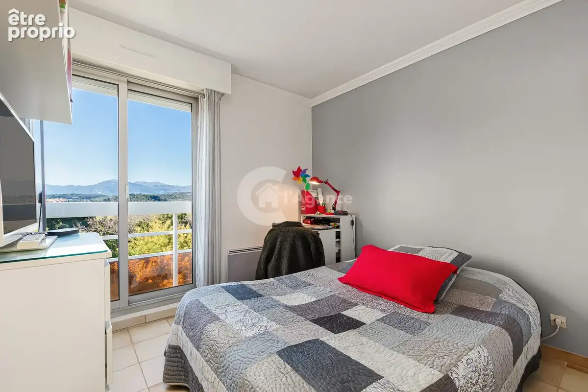 Vente de la Nue propriété d'un appartement T3 à Antibes - photo 9