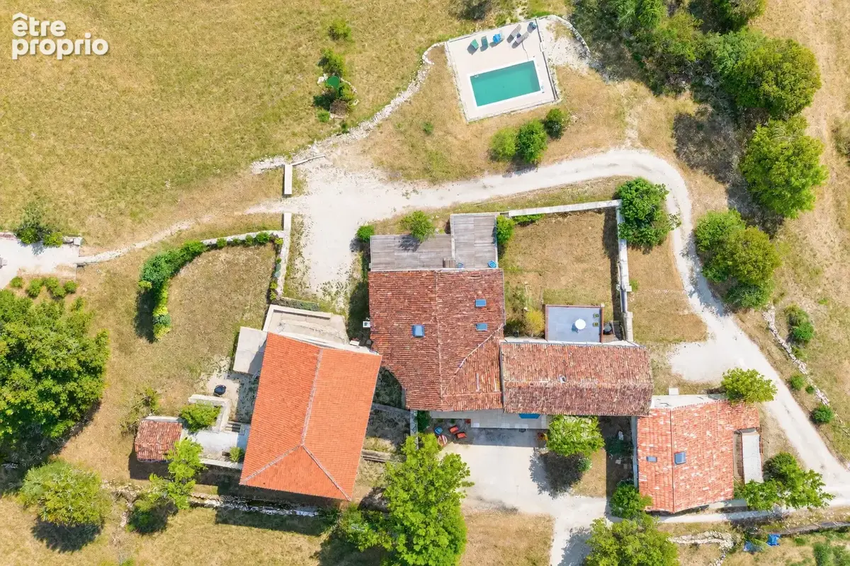 Terrain à usage résidentiel avec 2 annexes, 2 piscines et une cabane pour les bergers - photo 4