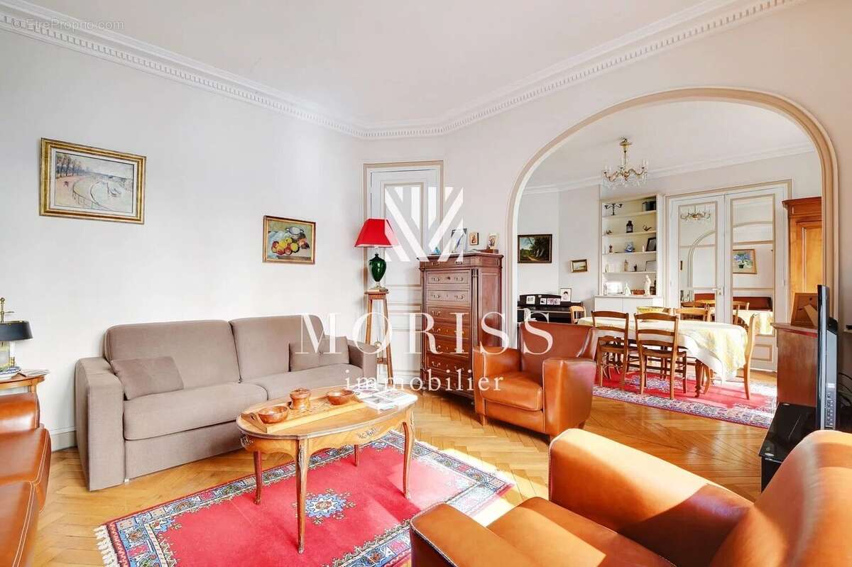Appartement à PARIS-16E