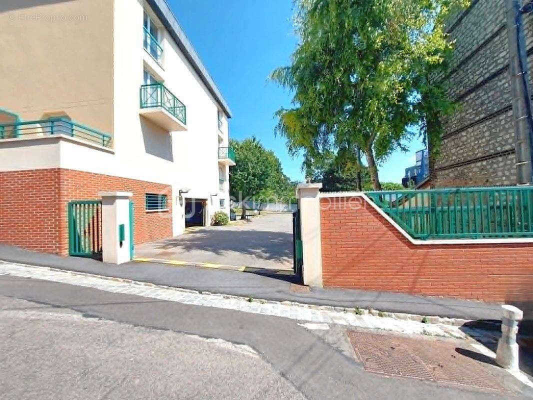 RARE À ROUEN SAINT-GERVAIS – Studio clé en main avec parking, gardien et vue panoramique ! - photo 14