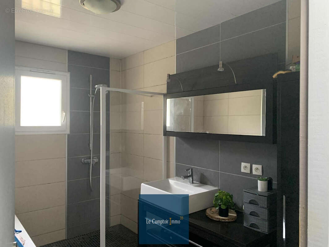 Maison à AMBARES-ET-LAGRAVE