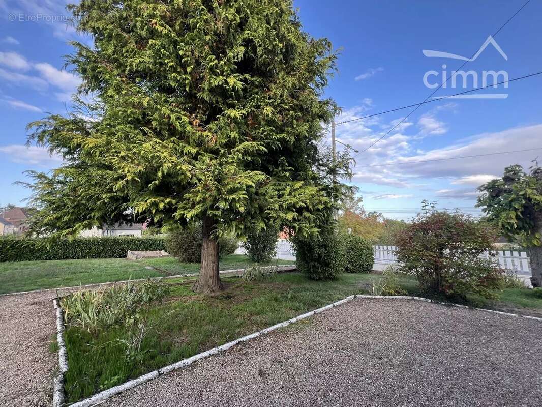 Maison à DOMPIERRE-SUR-BESBRE