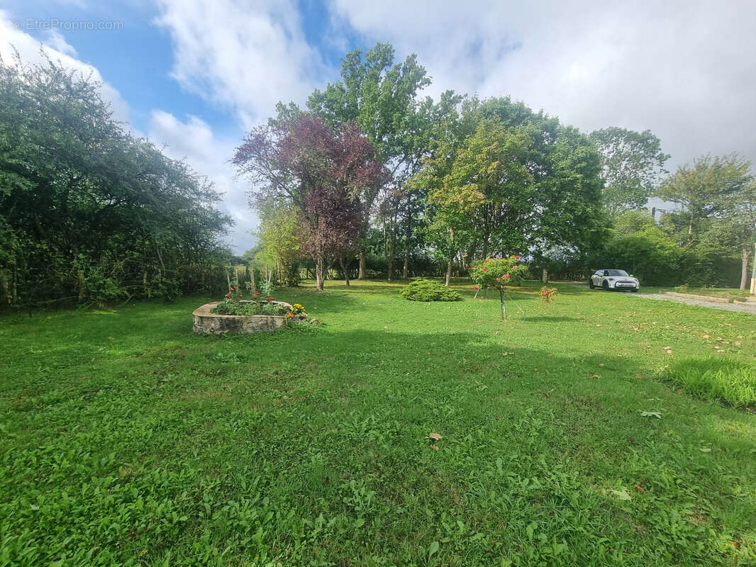 Maison à LE MELE-SUR-SARTHE