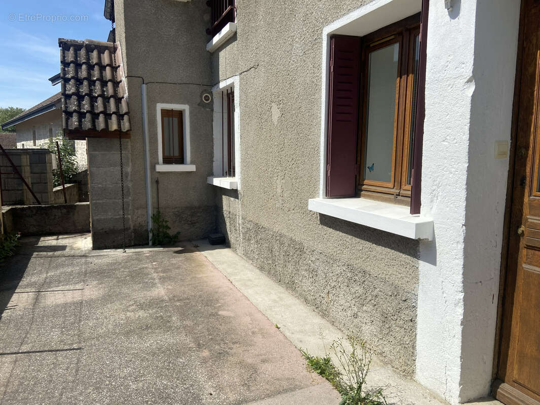 Maison à YENNE