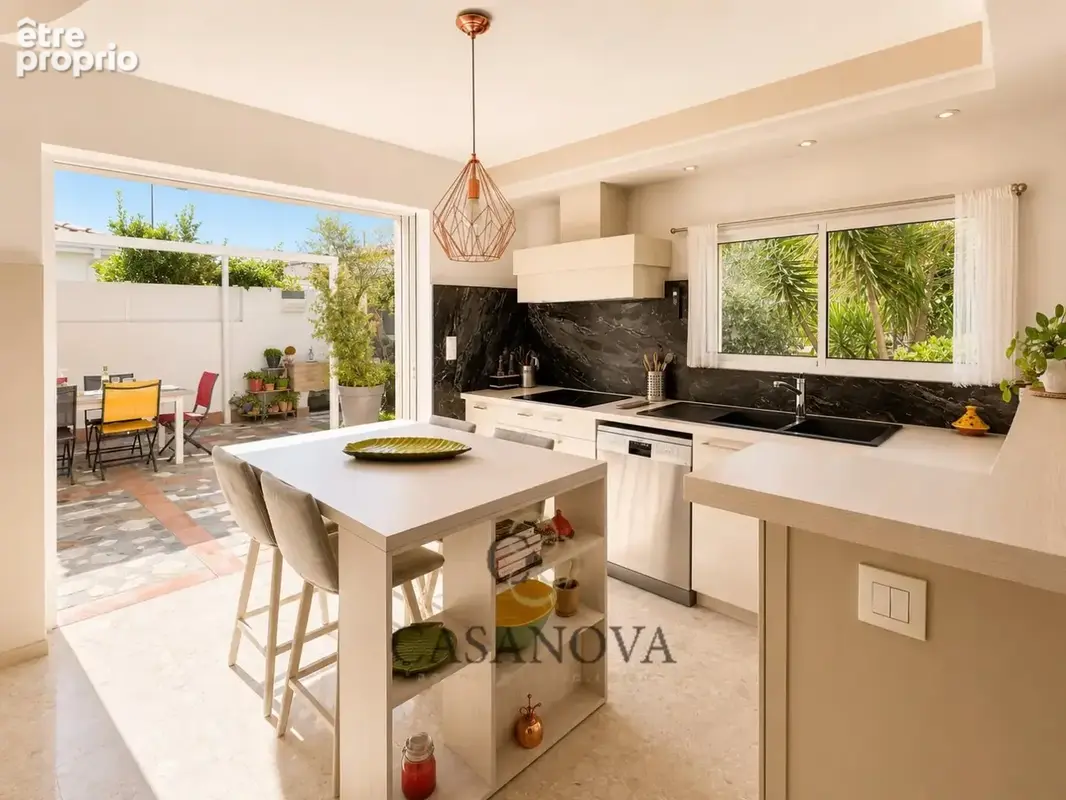 Maison 191 m² avec jardin paysager, jacuzzi et garage au centre de Pérols - photo 12
