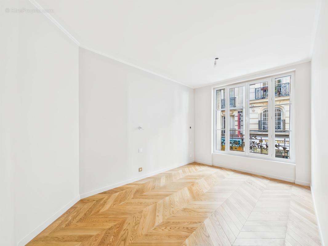 Appartement à PARIS-14E