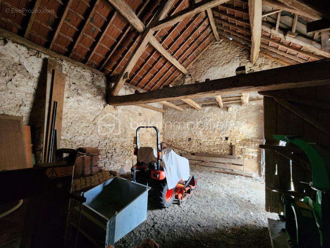 Ensemble de 3 lots de caractère à Massangis : 50 000 € - photo 8