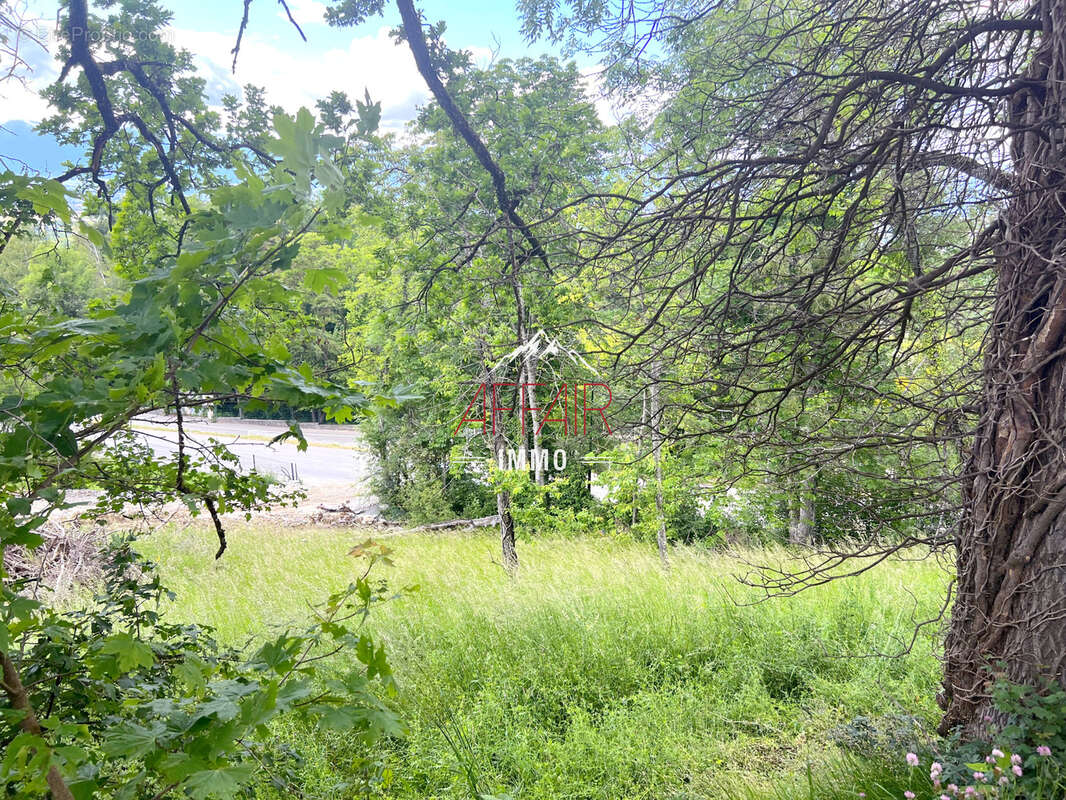 Terrain à COLLONGES-SOUS-SALEVE