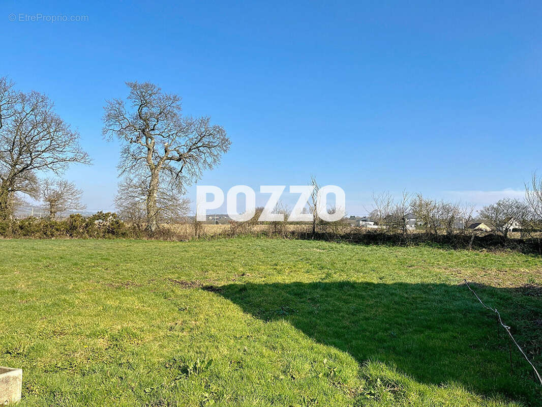 Maison à CONDE-SUR-VIRE