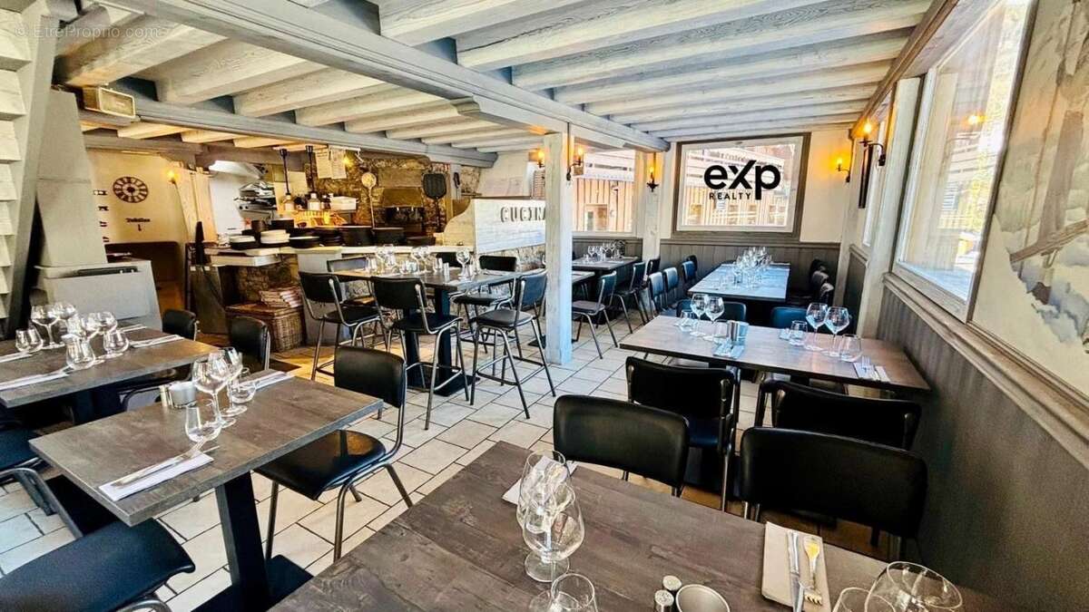 Commerce à LES ALLUES