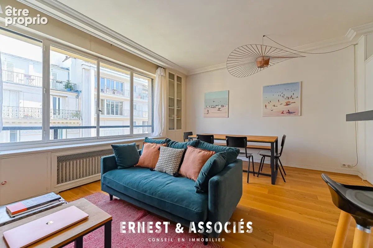 Appartement à PARIS-16E