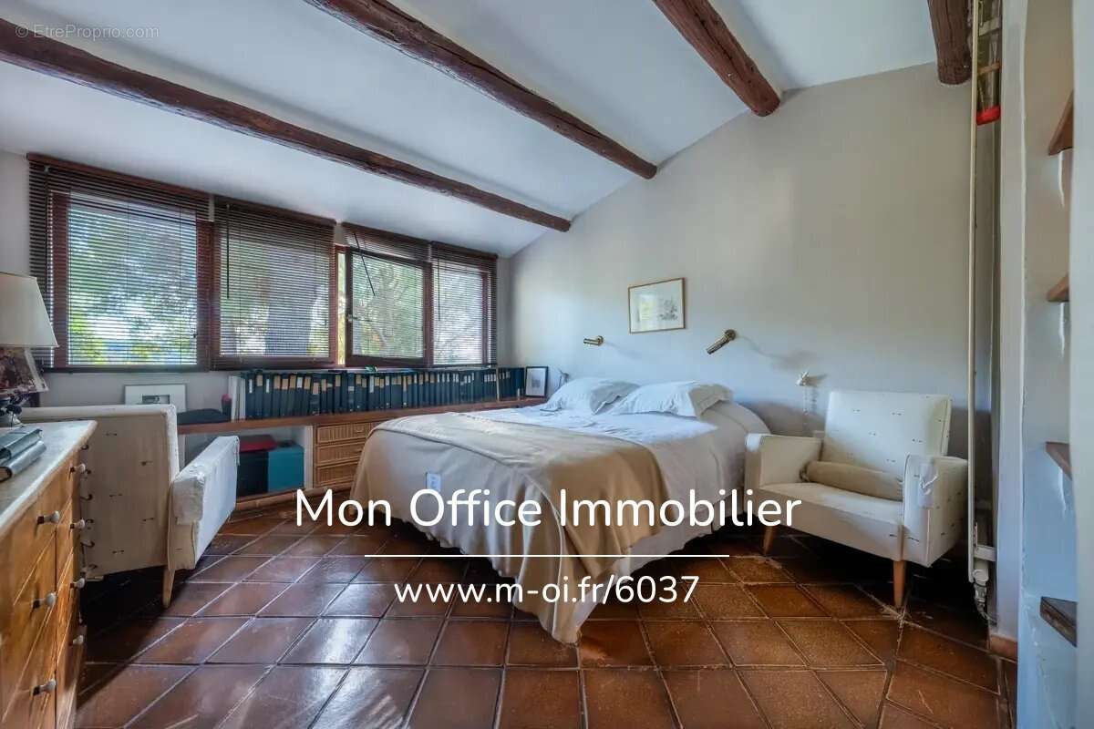 Maison à VENTABREN