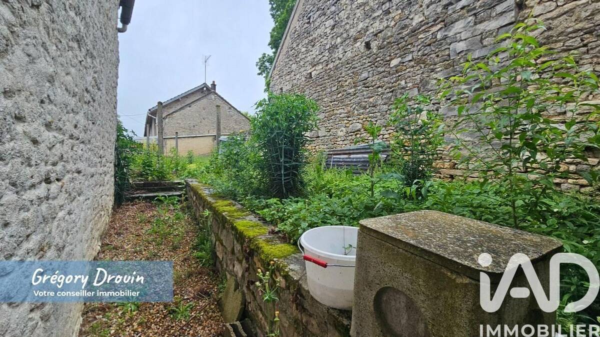 Photo 1 - Maison à TOUSSON