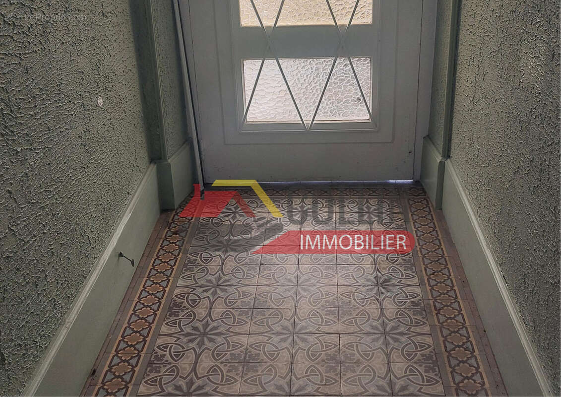 Appartement F1 dans petite copropriété Cuisine équipée, 1 pièce, salle d'eau wc, cave - photo 3