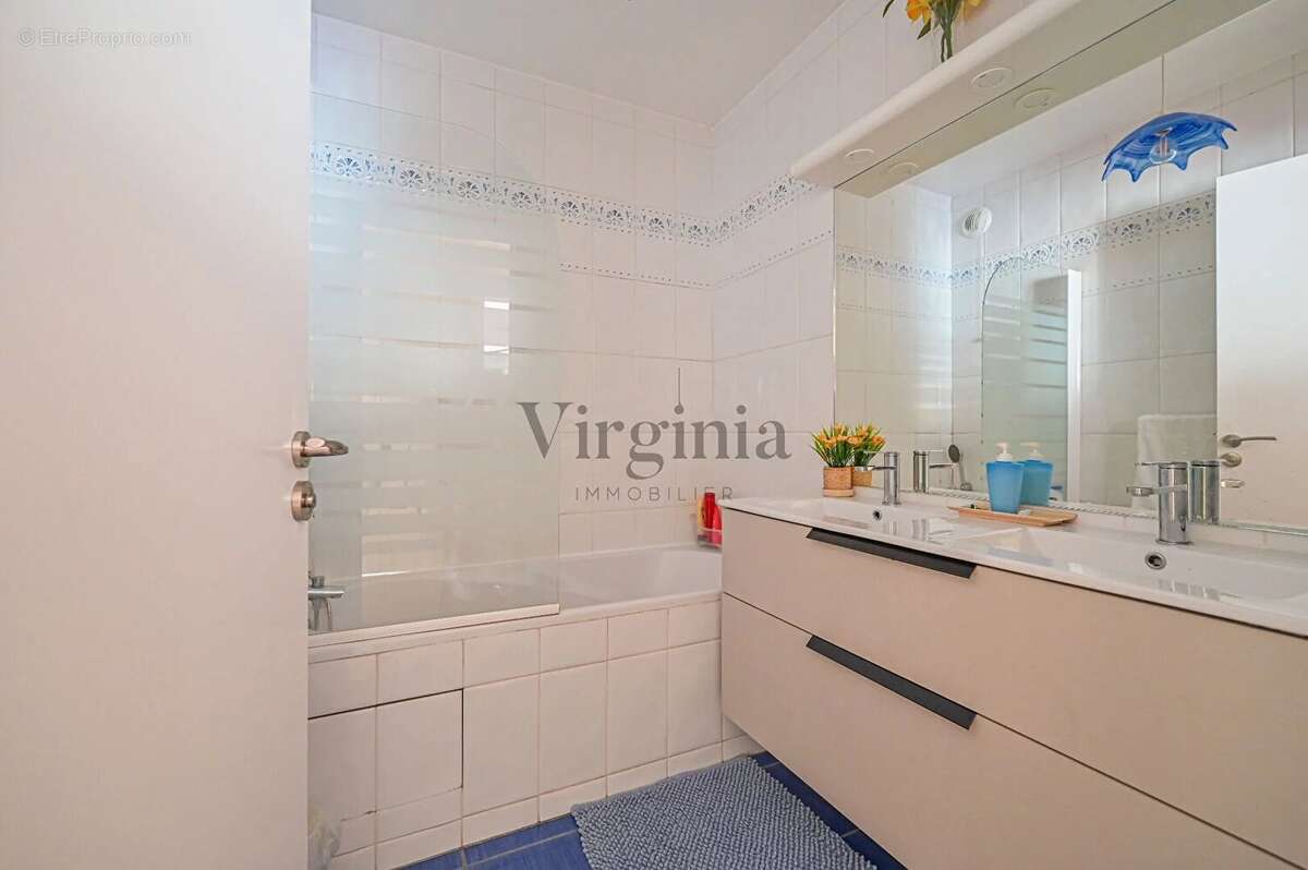 Appartement à CHARENTON-LE-PONT