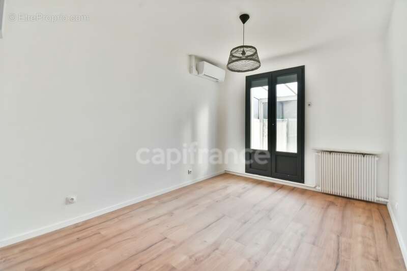 Maison à SAINTE-GENEVIEVE-DES-BOIS