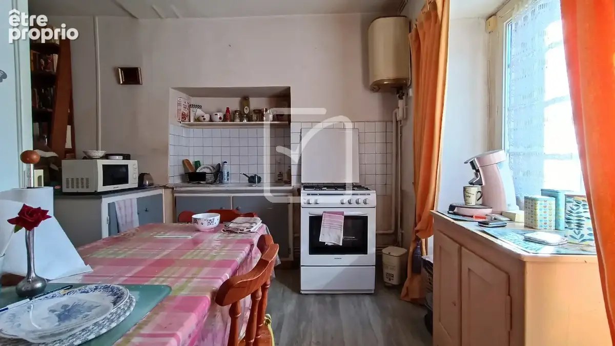 Deux maisons (une louée) et dépendances. - photo 21