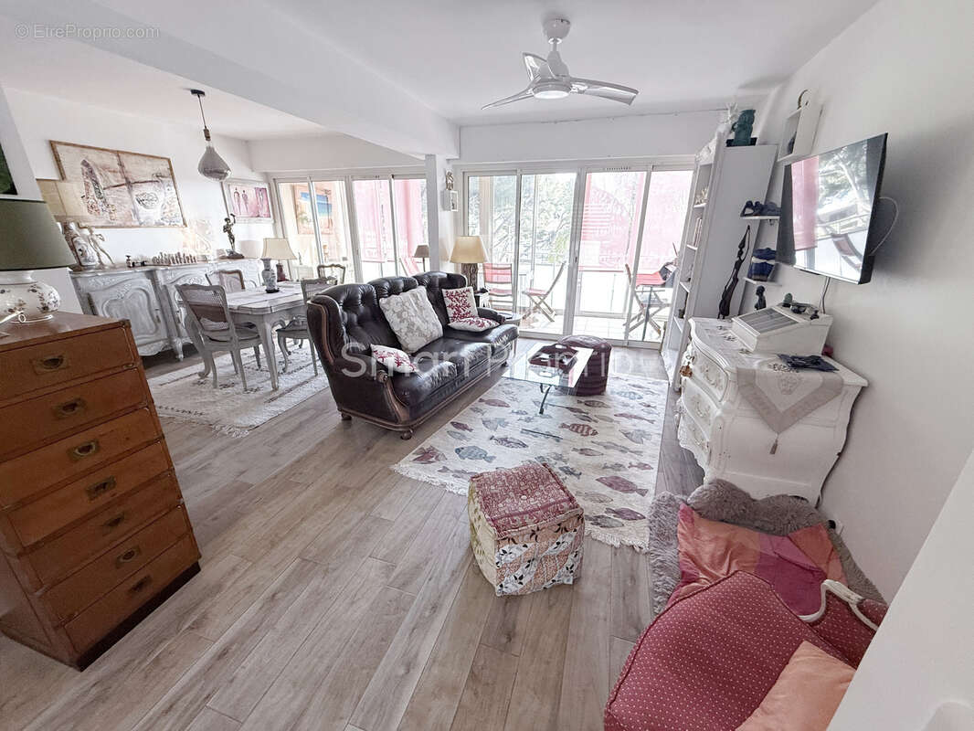 Appartement à BORMES-LES-MIMOSAS