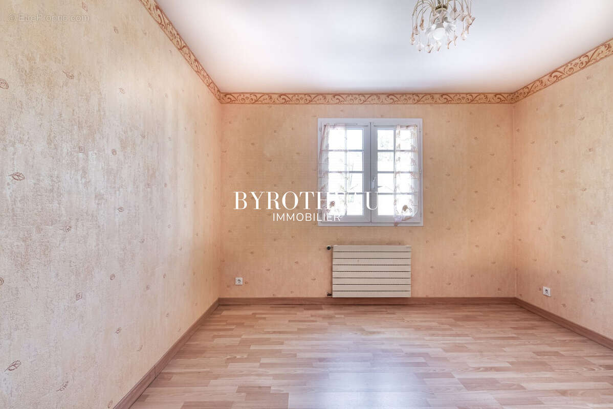 Maison 112 m² à Montreuil-Juigne  - photo 7