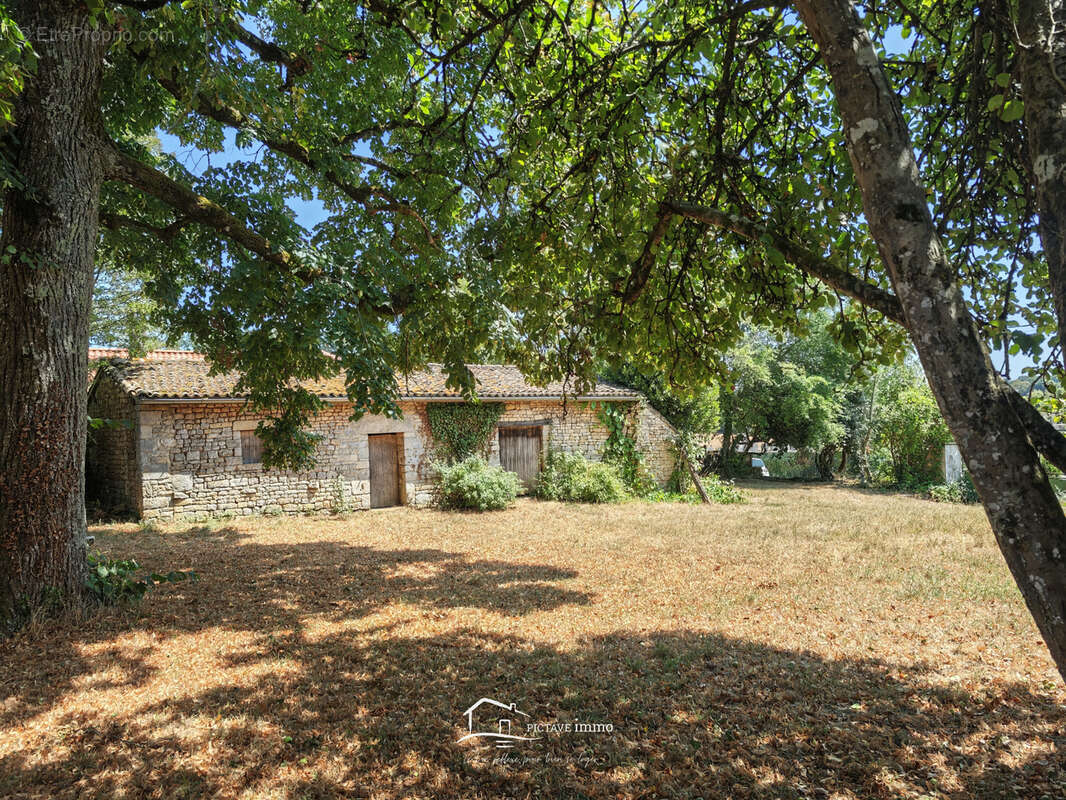 Maison authentique avec dependances - photo 15