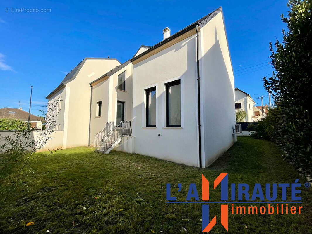 Maison à SARTROUVILLE