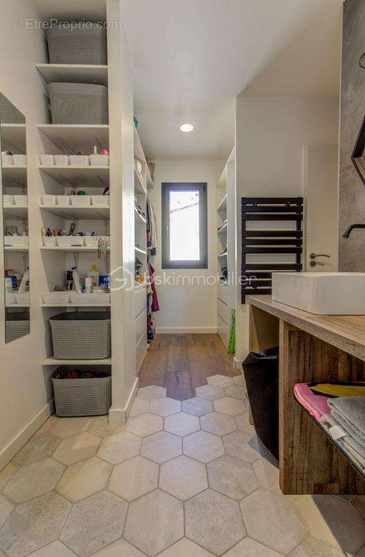 Maison à MONTELIMAR