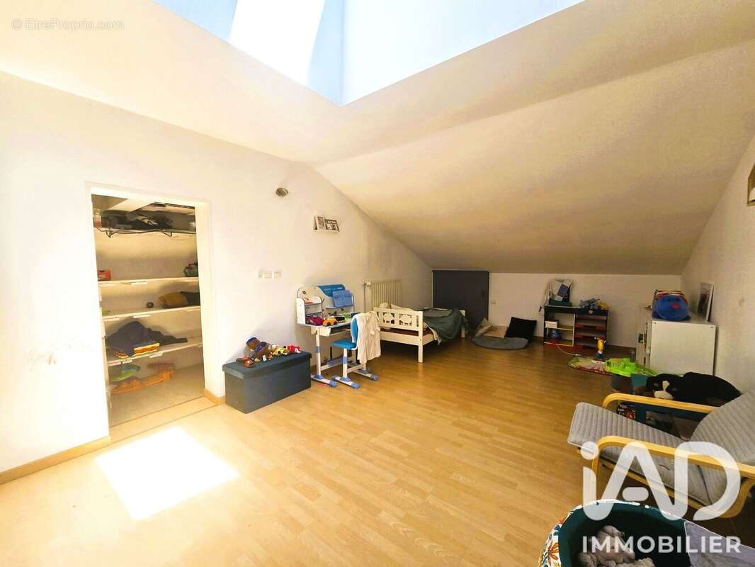 Photo 8