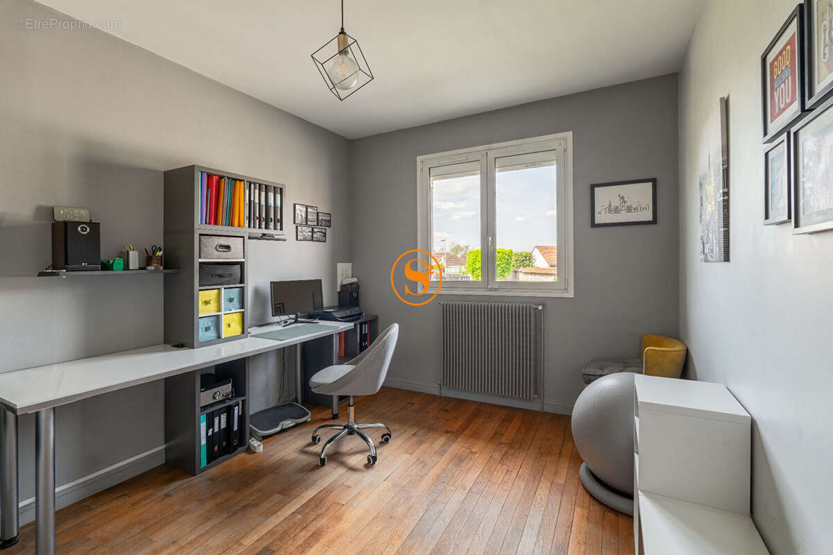 Maison à LA CHAPELLE-EN-SERVAL