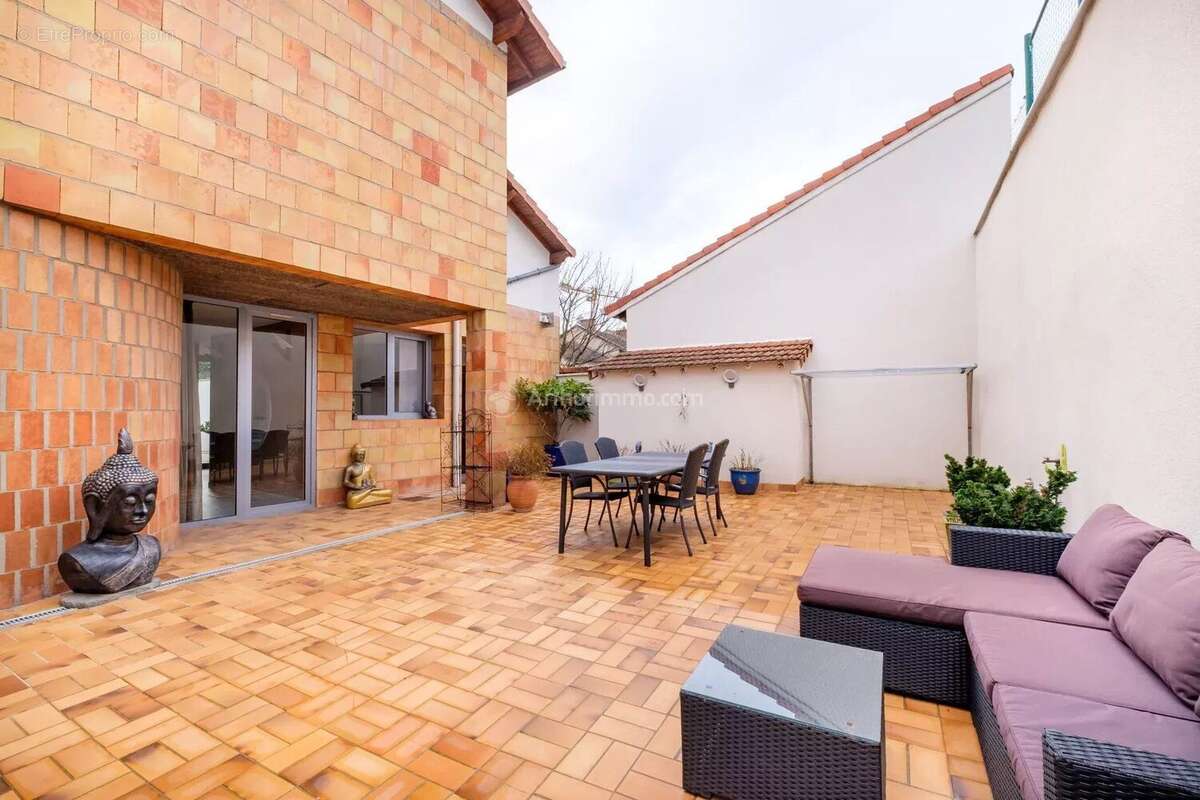 Maison à VILLEURBANNE